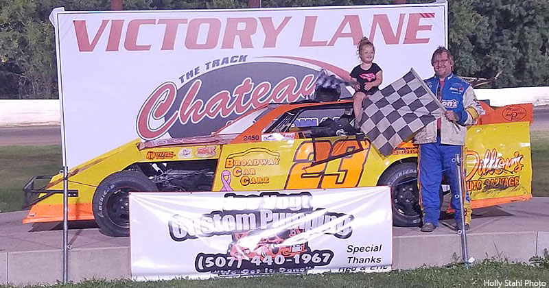 Darwin Karau won the USRA Modified feature.